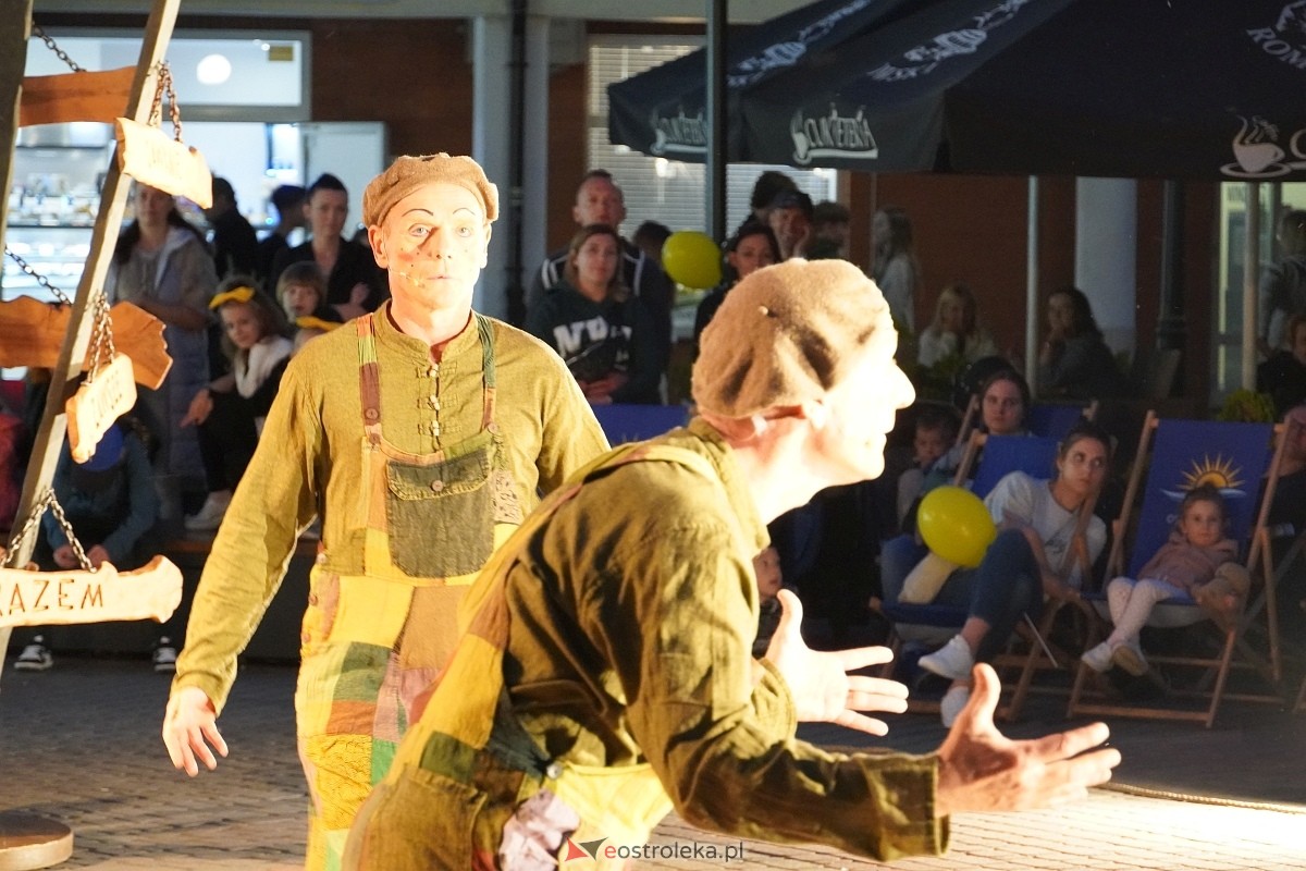 Teatr Delikates „Jak Czesiek i Wiesiek oddali księżyc” InQbator Ostrołęka 2024 [13.09.2024] - zdjęcie #4 - eOstroleka.pl