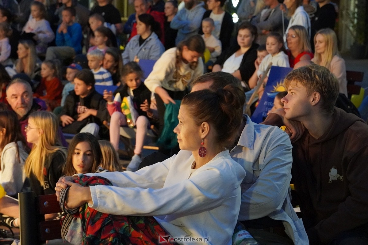 Teatr Delikates „Jak Czesiek i Wiesiek oddali księżyc” InQbator Ostrołęka 2024 [13.09.2024] - zdjęcie #1 - eOstroleka.pl