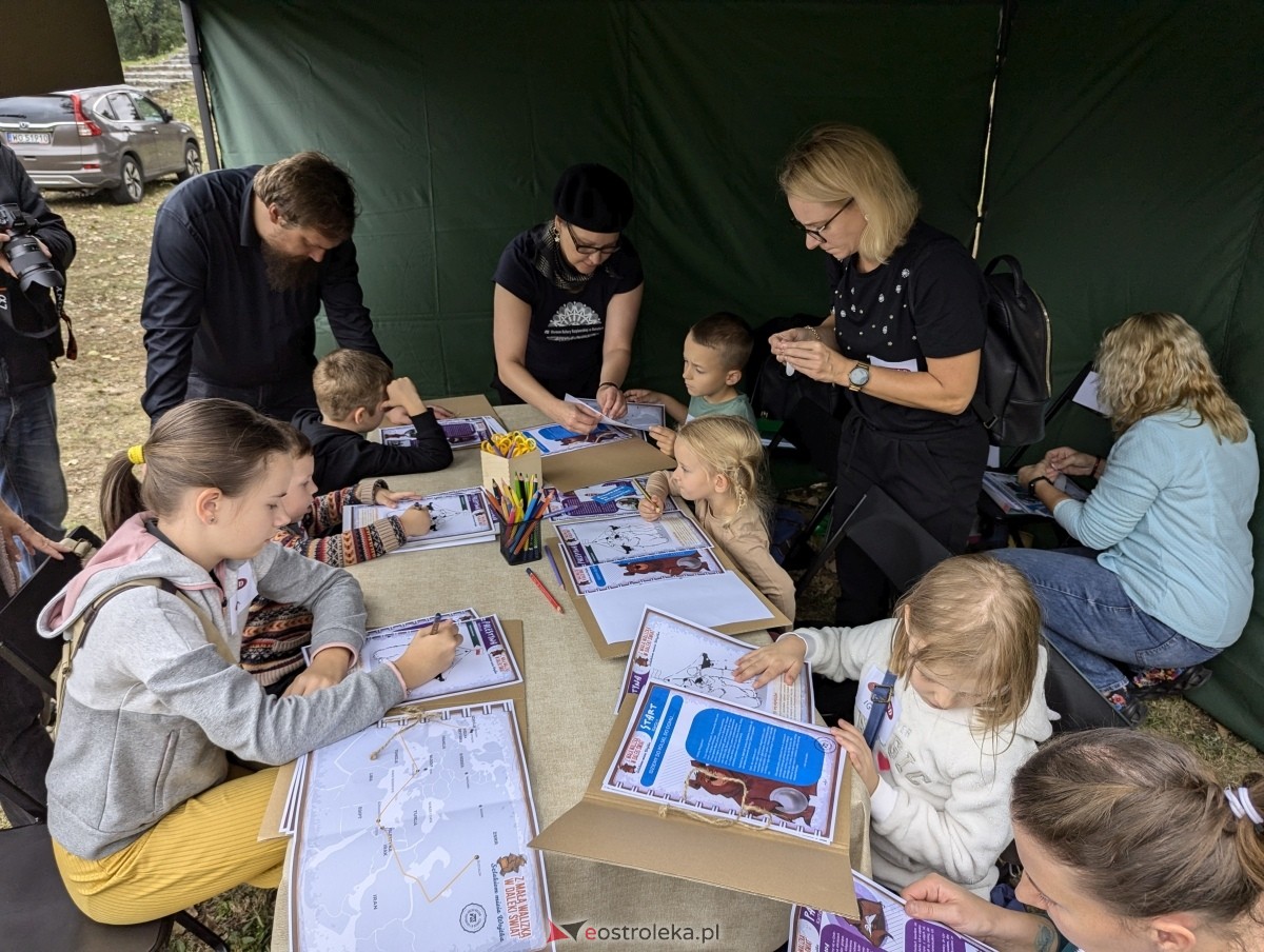 Z małą walizką w daleki świat. Szlakiem misia Wojtka [14.09.2024] - zdjęcie #28 - eOstroleka.pl