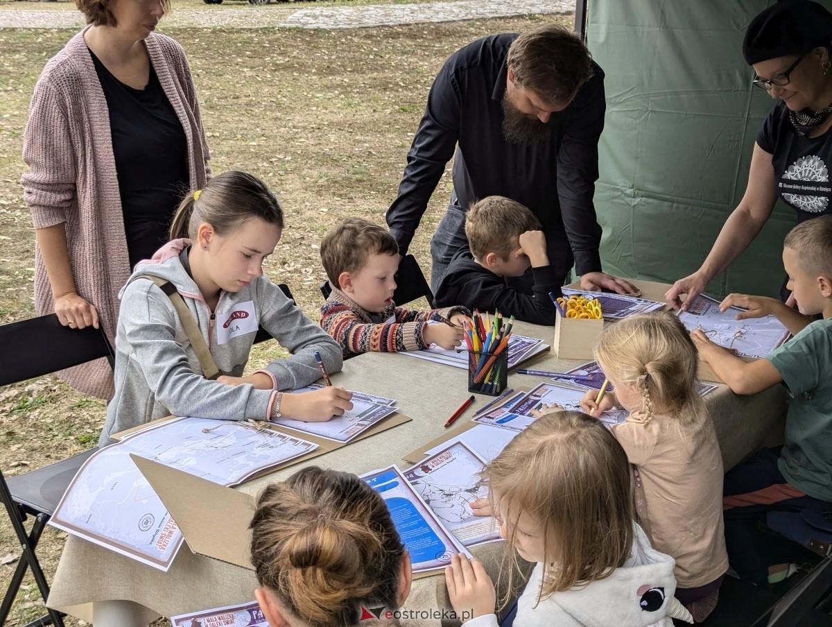 Z małą walizką w daleki świat. Szlakiem misia Wojtka [14.09.2024] - zdjęcie #24 - eOstroleka.pl
