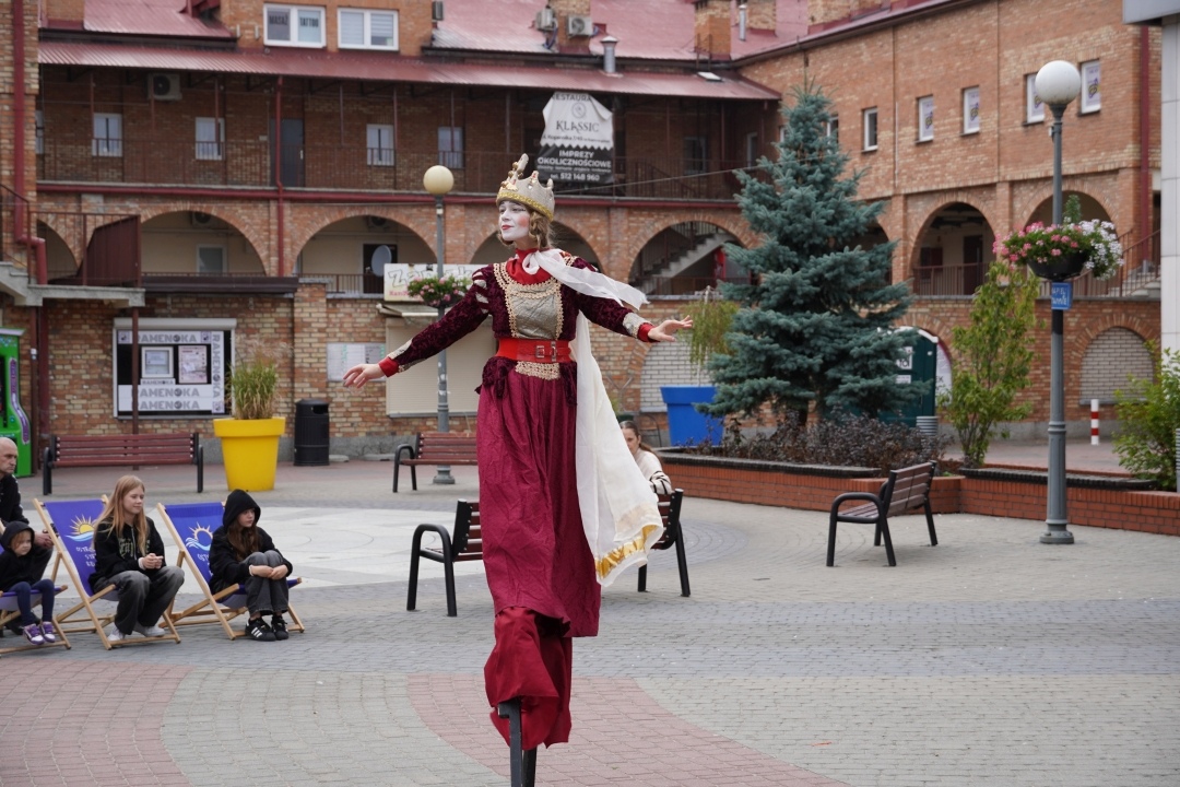 Festiwal Teatralny InQbator - pantomimiczna clownada  [14.09.2024] - zdjęcie #11 - eOstroleka.pl