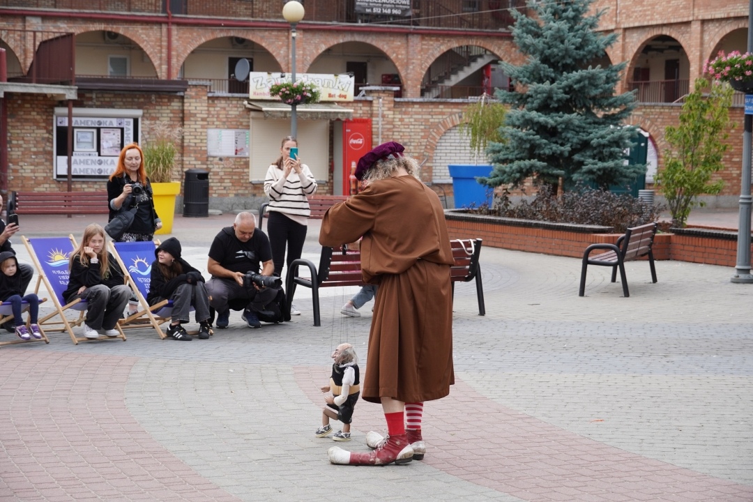 Festiwal Teatralny InQbator - pantomimiczna clownada  [14.09.2024] - zdjęcie #8 - eOstroleka.pl