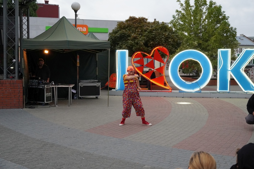 Festiwal Teatralny InQbator - Porywacze Ciał „Wielkie śmieszne twarze” [14.09.2024] - zdjęcie #32 - eOstroleka.pl