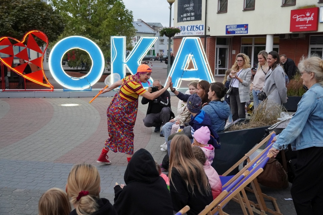 Festiwal Teatralny InQbator - Porywacze Ciał „Wielkie śmieszne twarze” [14.09.2024] - zdjęcie #30 - eOstroleka.pl