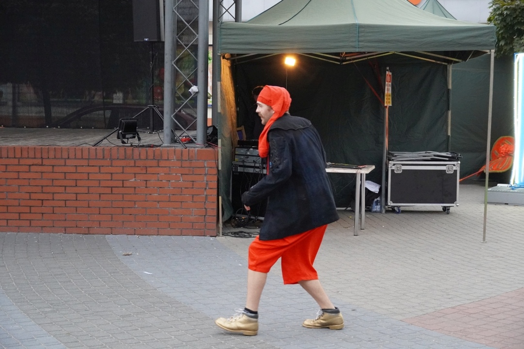 Festiwal Teatralny InQbator - Porywacze Ciał „Wielkie śmieszne twarze” [14.09.2024] - zdjęcie #25 - eOstroleka.pl