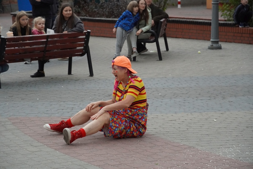 Festiwal Teatralny InQbator - Porywacze Ciał „Wielkie śmieszne twarze” [14.09.2024] - zdjęcie #21 - eOstroleka.pl