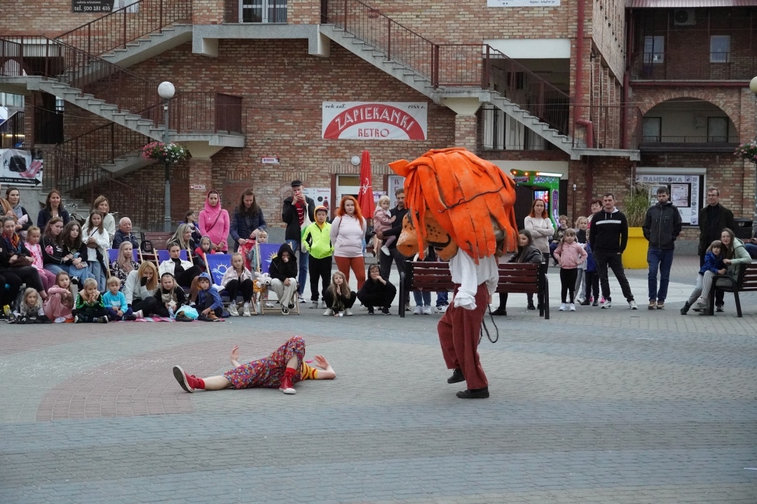 Festiwal Teatralny InQbator - Porywacze Ciał „Wielkie śmieszne twarze” [14.09.2024] - zdjęcie #16 - eOstroleka.pl