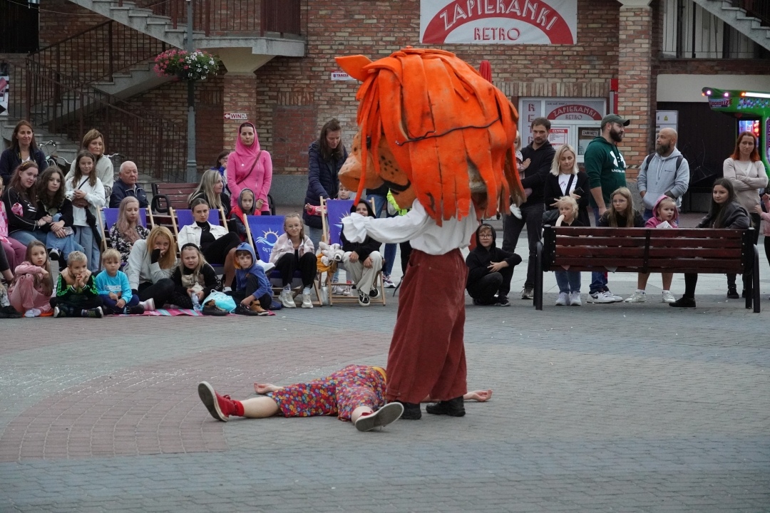 Festiwal Teatralny InQbator - Porywacze Ciał „Wielkie śmieszne twarze” [14.09.2024] - zdjęcie #15 - eOstroleka.pl