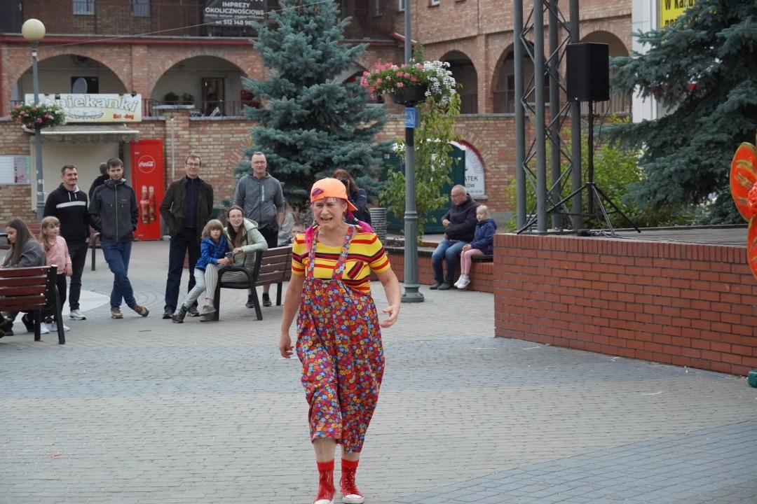Festiwal Teatralny InQbator - Porywacze Ciał „Wielkie śmieszne twarze” [14.09.2024] - zdjęcie #13 - eOstroleka.pl