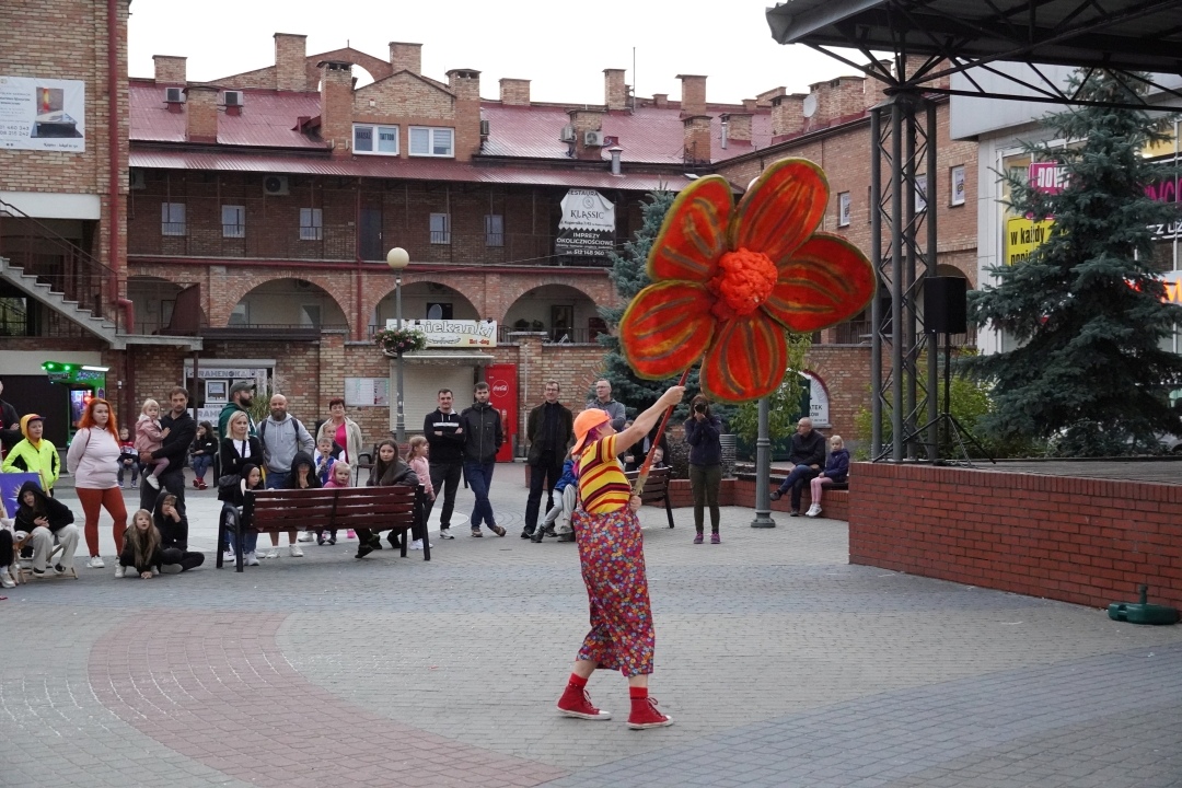 Festiwal Teatralny InQbator - Porywacze Ciał „Wielkie śmieszne twarze” [14.09.2024] - zdjęcie #10 - eOstroleka.pl
