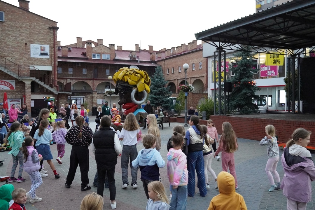 Festiwal Teatralny InQbator - Porywacze Ciał „Wielkie śmieszne twarze” [14.09.2024] - zdjęcie #6 - eOstroleka.pl