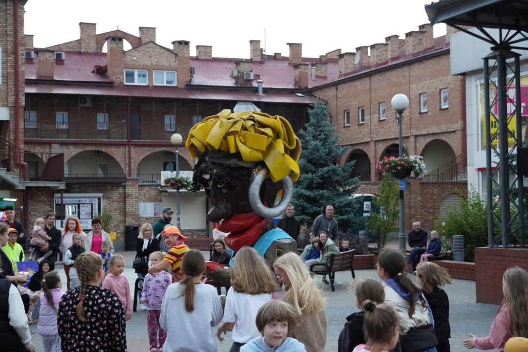 Festiwal Teatralny InQbator - Porywacze Ciał „Wielkie śmieszne twarze” [14.09.2024] - zdjęcie #5 - eOstroleka.pl