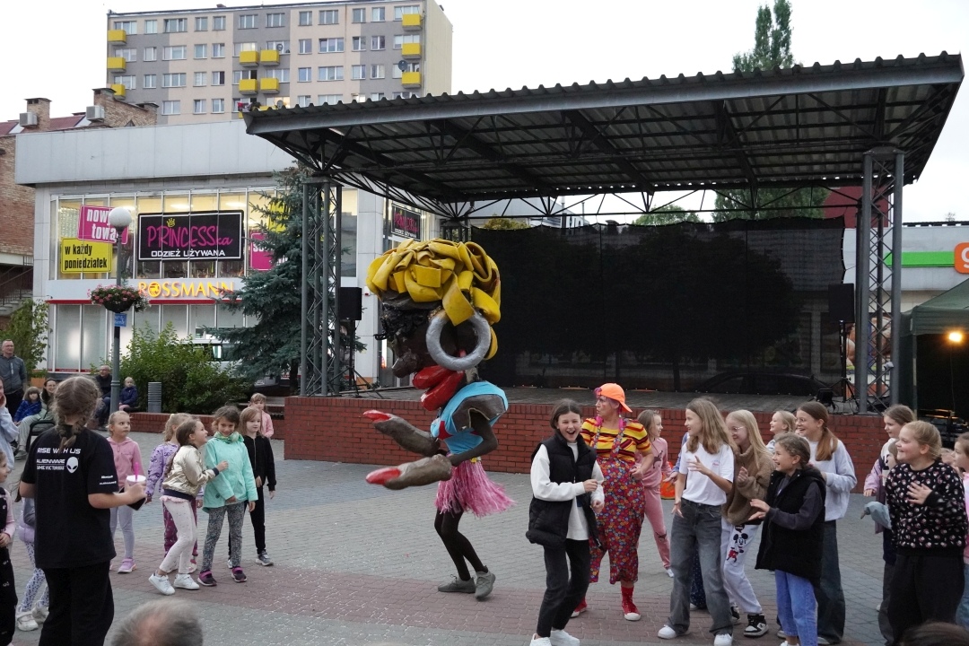 Festiwal Teatralny InQbator - Porywacze Ciał „Wielkie śmieszne twarze” [14.09.2024] - zdjęcie #3 - eOstroleka.pl