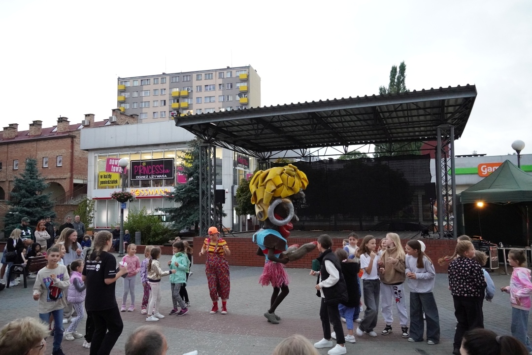 Festiwal Teatralny InQbator - Porywacze Ciał „Wielkie śmieszne twarze” [14.09.2024] - zdjęcie #2 - eOstroleka.pl