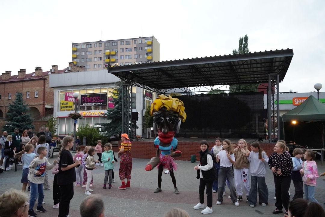 Festiwal Teatralny InQbator - Porywacze Ciał „Wielkie śmieszne twarze” [14.09.2024] - zdjęcie #1 - eOstroleka.pl