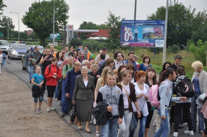 XXVII Piesza Pielgrzymka na Jasną Górę (1 VIII 2011) - zdjęcie #9 - eOstroleka.pl