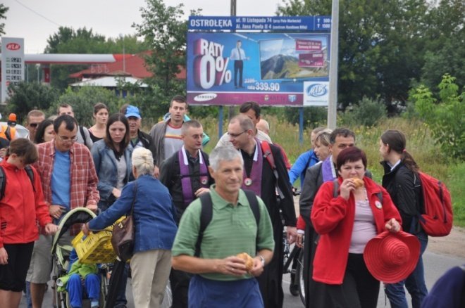 XXVII Piesza Pielgrzymka na Jasną Górę (1 VIII 2011) - zdjęcie #6 - eOstroleka.pl