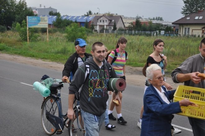 XXVII Piesza Pielgrzymka na Jasną Górę (1 VIII 2011) - zdjęcie #1 - eOstroleka.pl