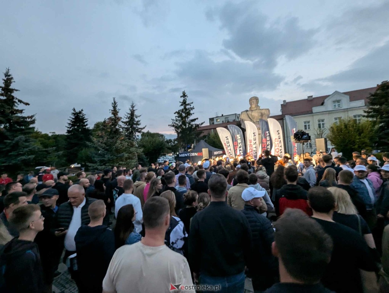 Sławomir Mentzen i Ewa Zajączkowska-Hernik w Ostrołęce [14.09.2024] - zdjęcie #76 - eOstroleka.pl