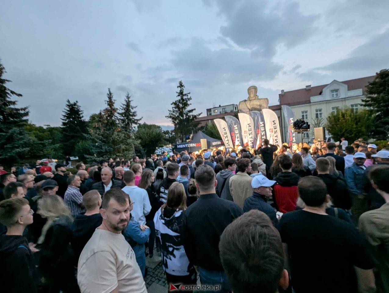 Sławomir Mentzen i Ewa Zajączkowska-Hernik w Ostrołęce [14.09.2024] - zdjęcie #70 - eOstroleka.pl