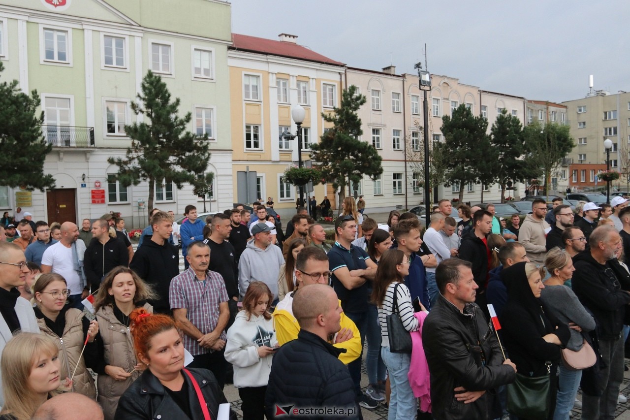 Sławomir Mentzen i Ewa Zajączkowska-Hernik w Ostrołęce [14.09.2024] - zdjęcie #13 - eOstroleka.pl