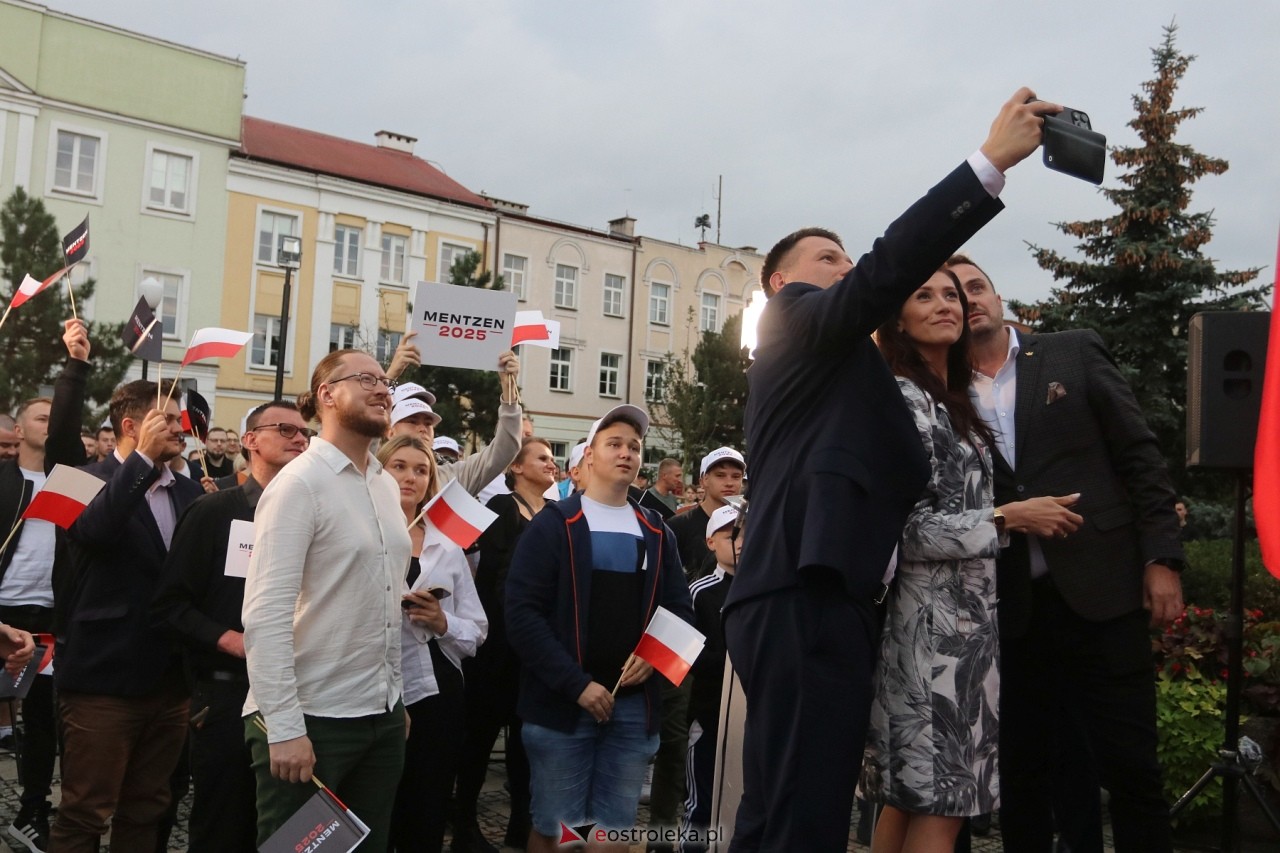 Sławomir Mentzen i Ewa Zajączkowska-Hernik w Ostrołęce [14.09.2024] - zdjęcie #2 - eOstroleka.pl