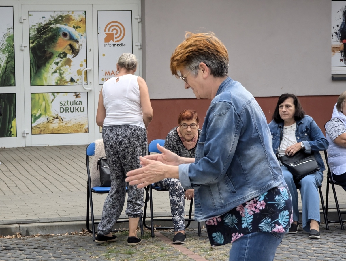 Potańcówka pod gwiazdami – hit na Dzieci Polskich [14.09.2024] - zdjęcie #43 - eOstroleka.pl