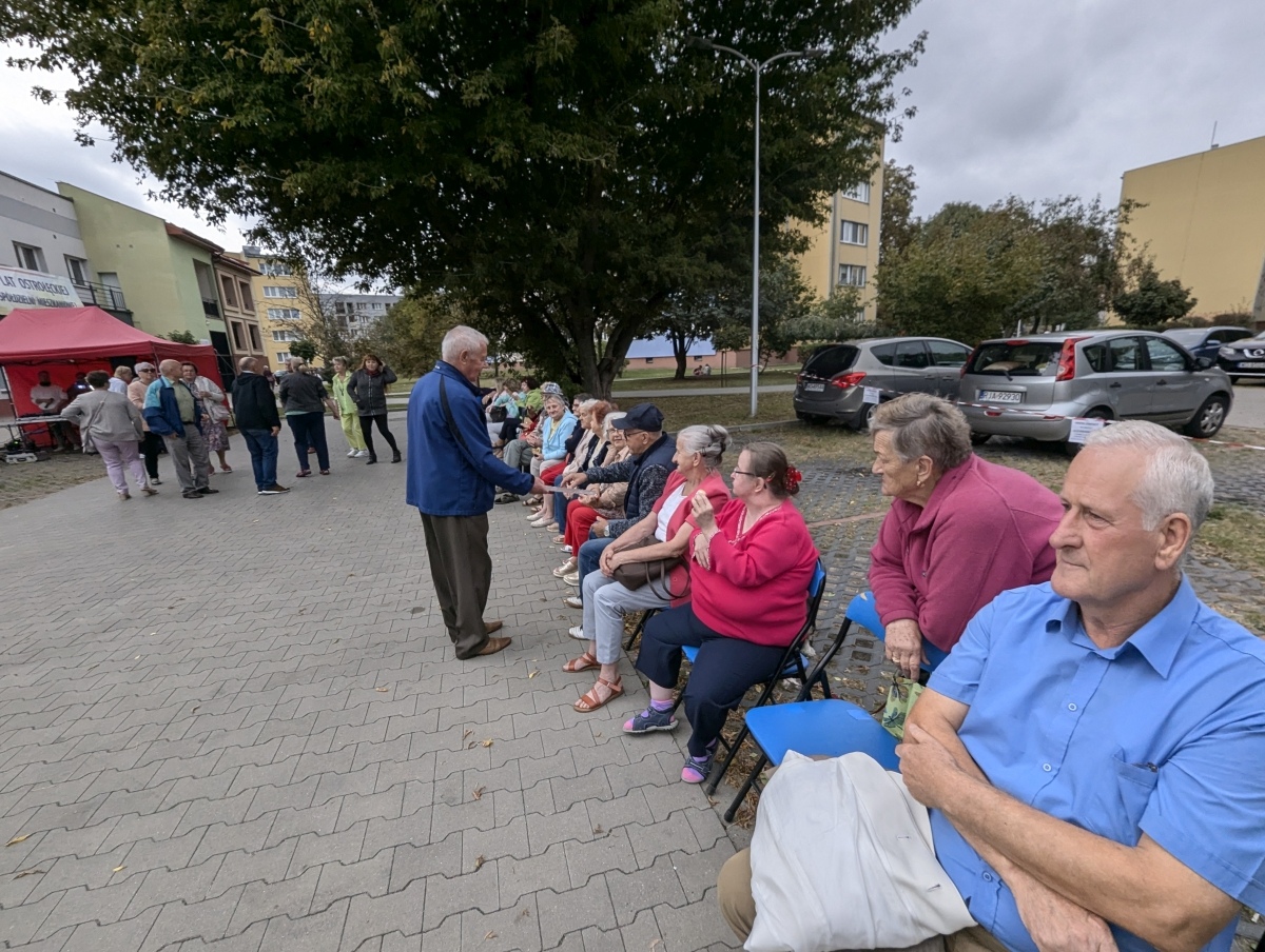Potańcówka pod gwiazdami – hit na Dzieci Polskich [14.09.2024] - zdjęcie #20 - eOstroleka.pl
