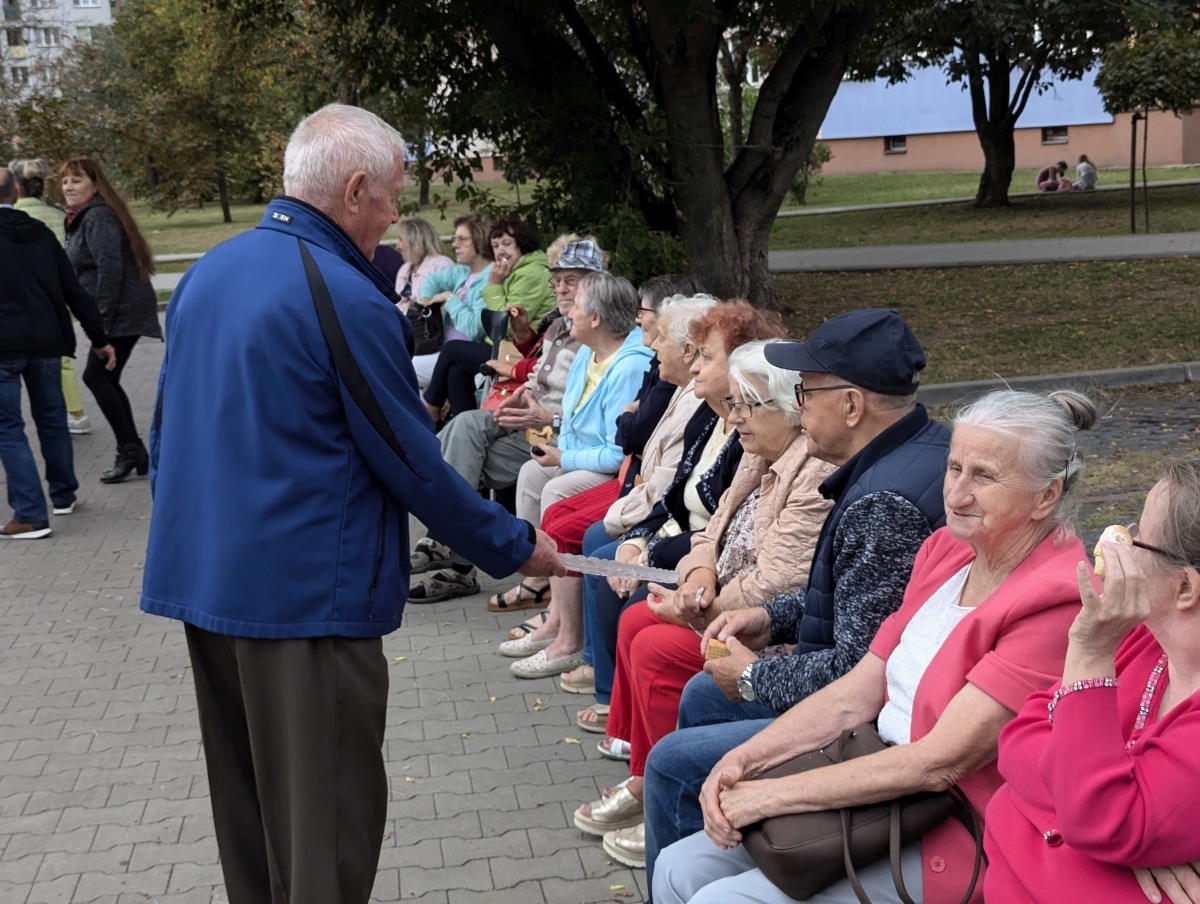 Potańcówka pod gwiazdami – hit na Dzieci Polskich [14.09.2024] - zdjęcie #19 - eOstroleka.pl