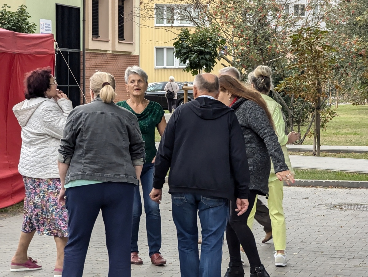 Potańcówka pod gwiazdami – hit na Dzieci Polskich [14.09.2024] - zdjęcie #14 - eOstroleka.pl