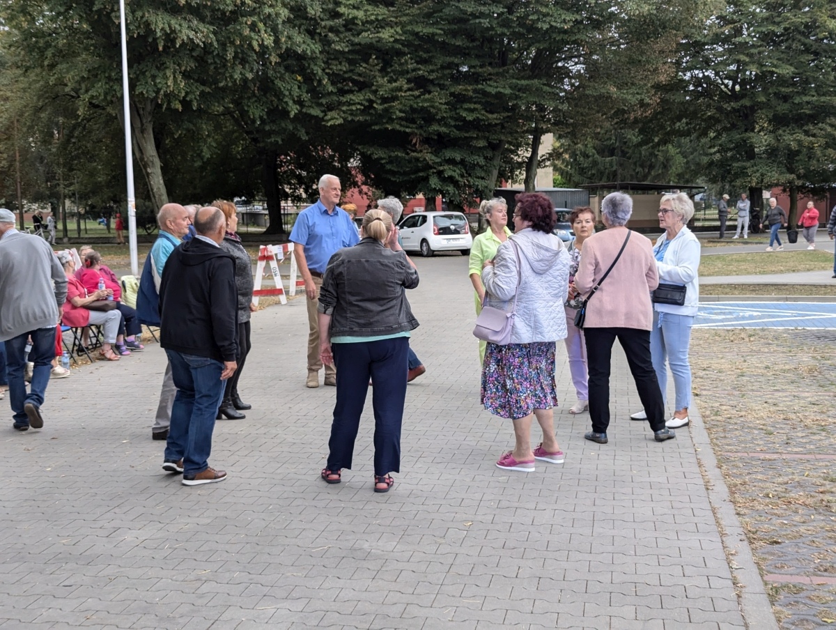 Potańcówka pod gwiazdami – hit na Dzieci Polskich [14.09.2024] - zdjęcie #10 - eOstroleka.pl