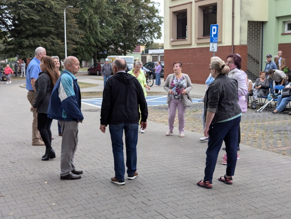 Potańcówka pod gwiazdami – hit na Dzieci Polskich [14.09.2024] - zdjęcie #9 - eOstroleka.pl