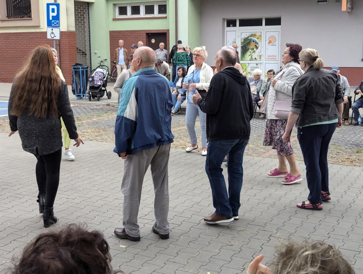 Potańcówka pod gwiazdami – hit na Dzieci Polskich [14.09.2024] - zdjęcie #7 - eOstroleka.pl