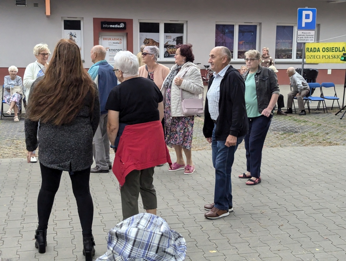 Potańcówka pod gwiazdami – hit na Dzieci Polskich [14.09.2024] - zdjęcie #4 - eOstroleka.pl