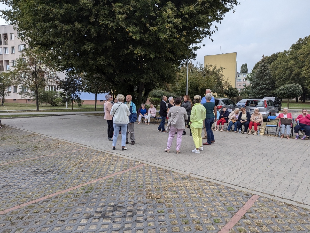 Potańcówka pod gwiazdami – hit na Dzieci Polskich [14.09.2024] - zdjęcie #1 - eOstroleka.pl