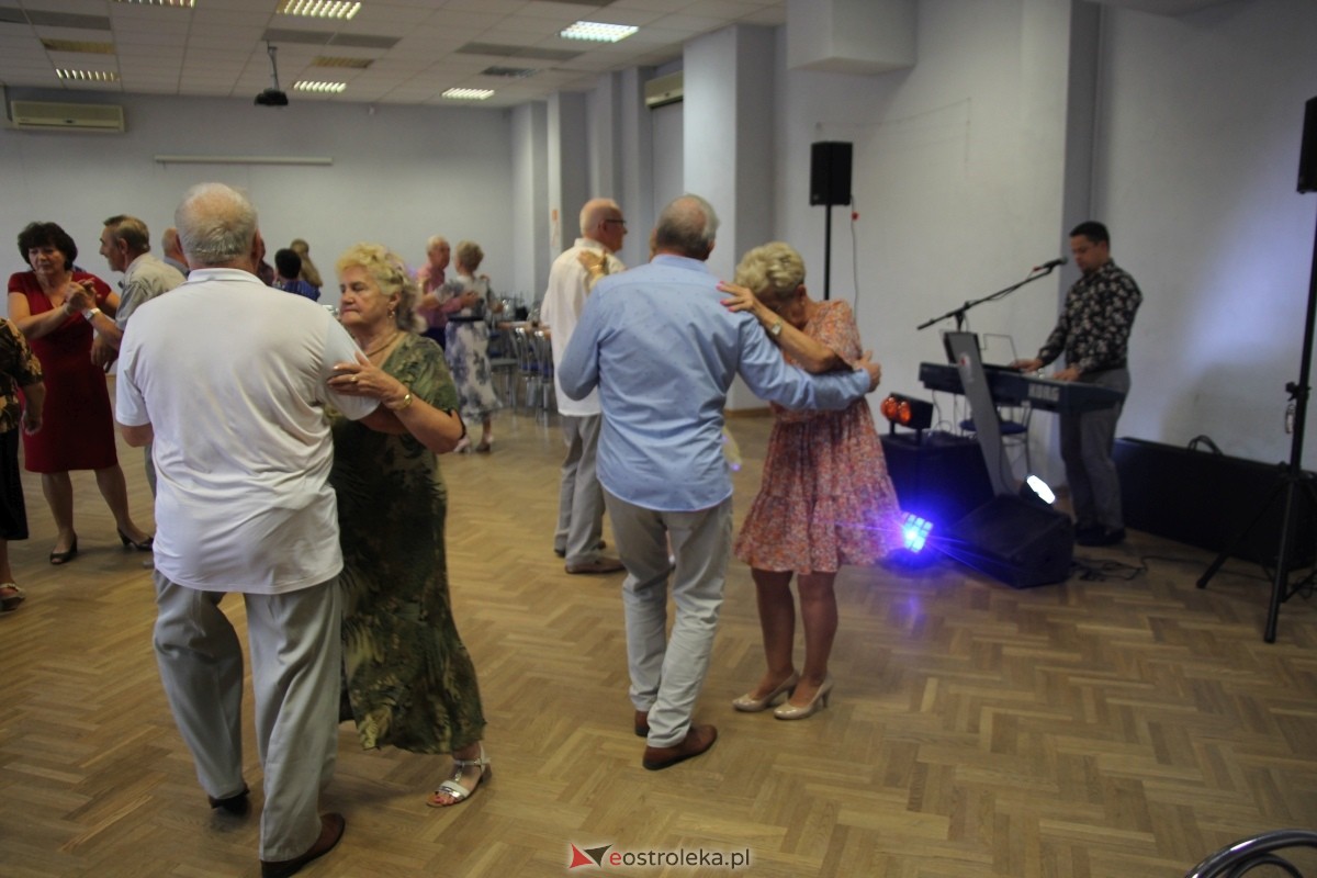 Zabawa taneczna Klubu Seniora „Wrzos [15.09.2024] - zdjęcie #21 - eOstroleka.pl