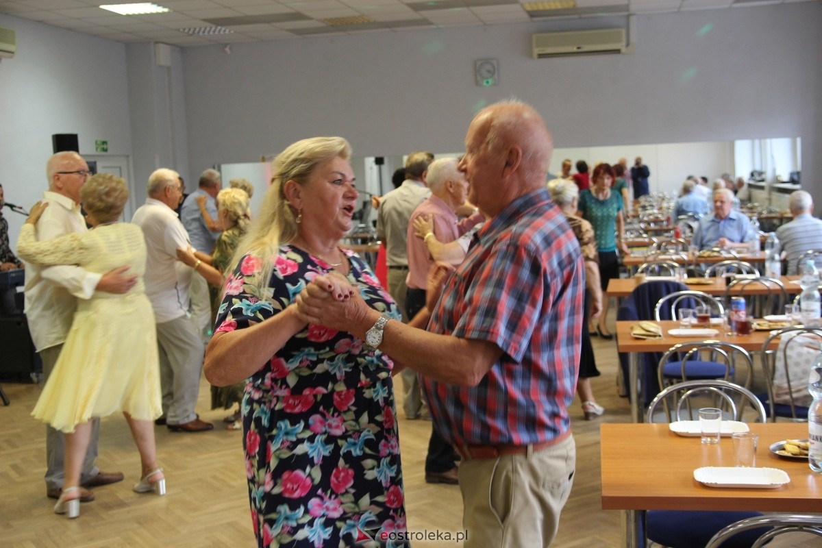 Zabawa taneczna Klubu Seniora „Wrzos [15.09.2024] - zdjęcie #15 - eOstroleka.pl
