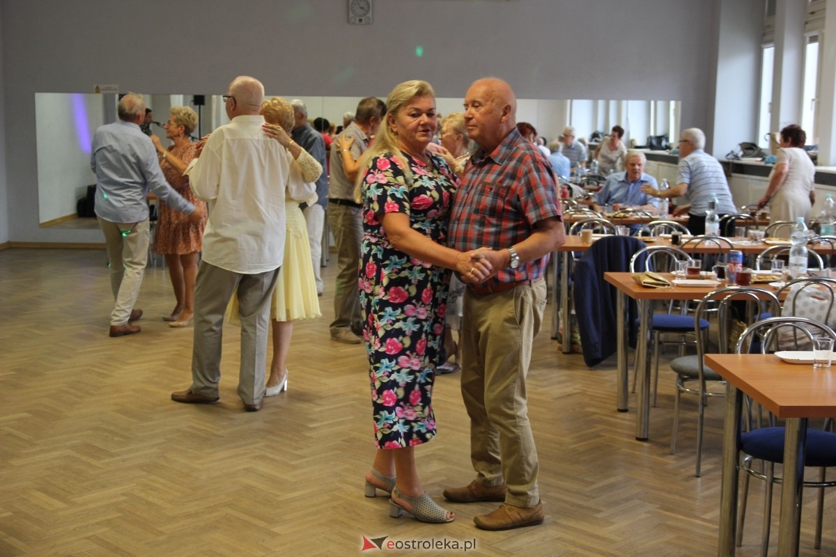 Zabawa taneczna Klubu Seniora „Wrzos [15.09.2024] - zdjęcie #13 - eOstroleka.pl