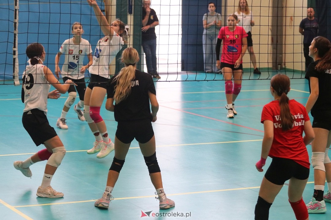 Turniej siatkówki młodziczek w Ostrołęce [15.09.2024] - zdjęcie #7 - eOstroleka.pl