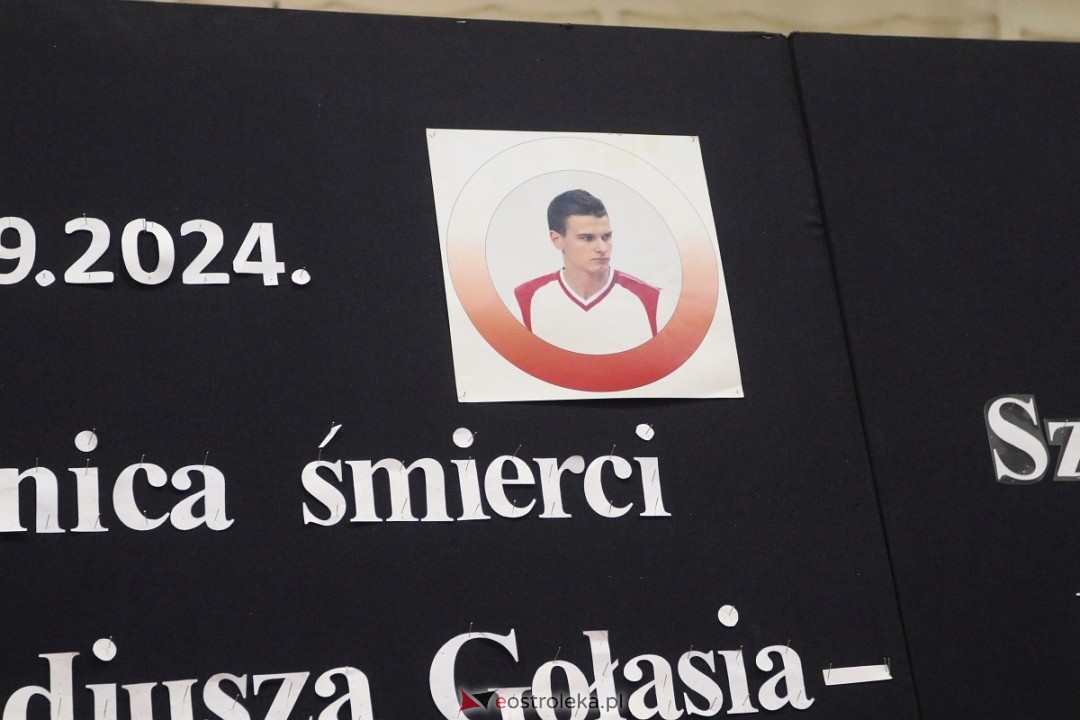 Szkolny turniej w hołdzie Arkowi Gołasiowi [16.09.2024] - zdjęcie #33 - eOstroleka.pl