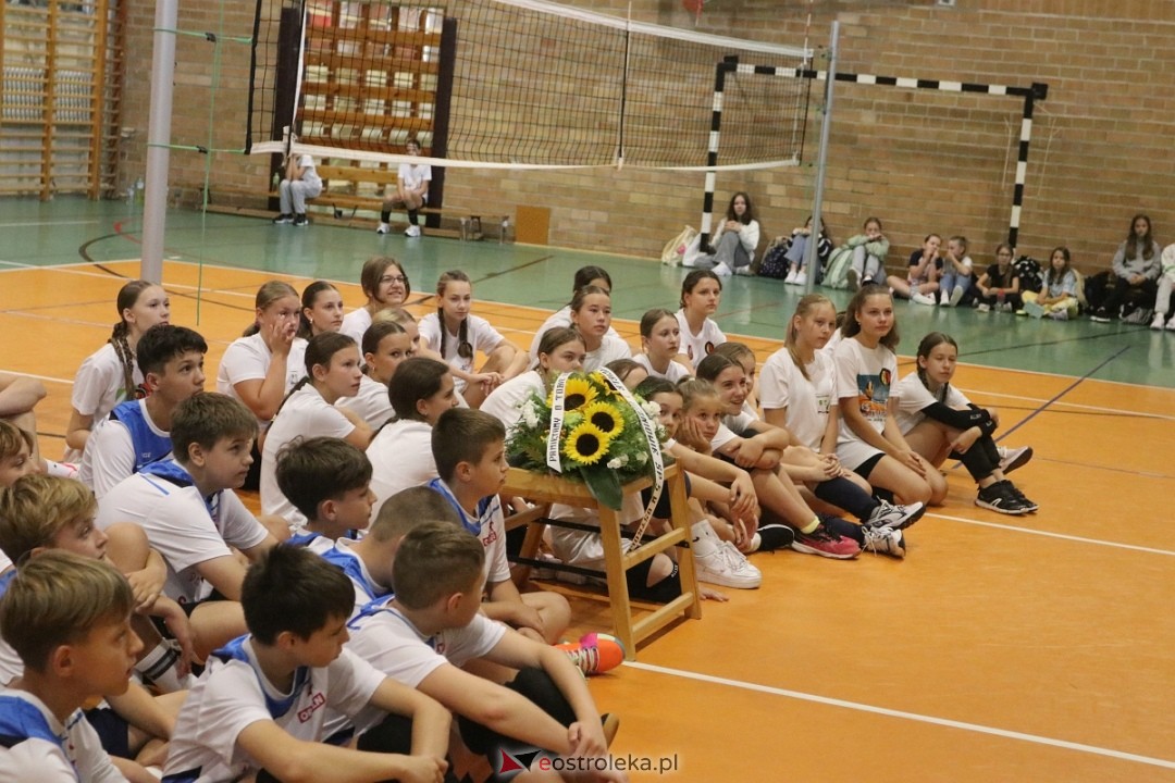 Szkolny turniej w hołdzie Arkowi Gołasiowi [16.09.2024] - zdjęcie #24 - eOstroleka.pl