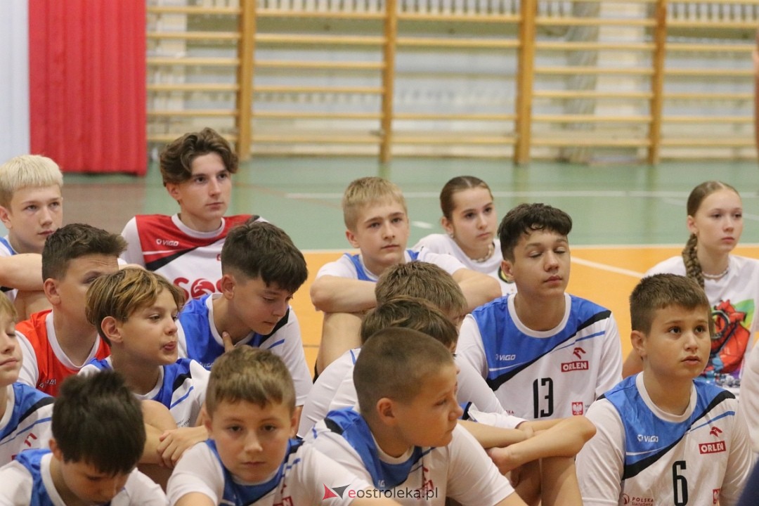 Szkolny turniej w hołdzie Arkowi Gołasiowi [16.09.2024] - zdjęcie #16 - eOstroleka.pl