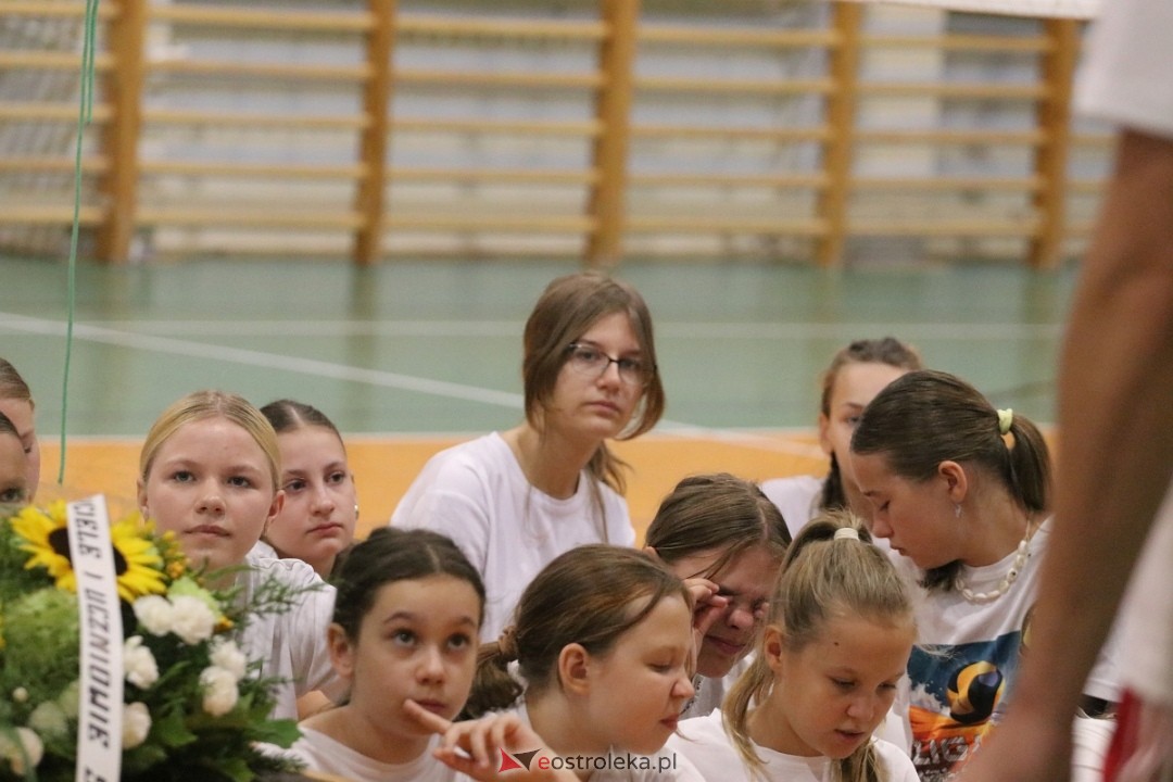 Szkolny turniej w hołdzie Arkowi Gołasiowi [16.09.2024] - zdjęcie #14 - eOstroleka.pl