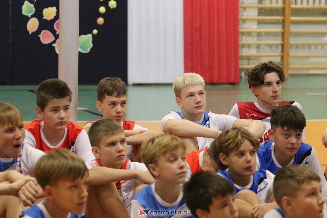 Szkolny turniej w hołdzie Arkowi Gołasiowi [16.09.2024] - zdjęcie #13 - eOstroleka.pl