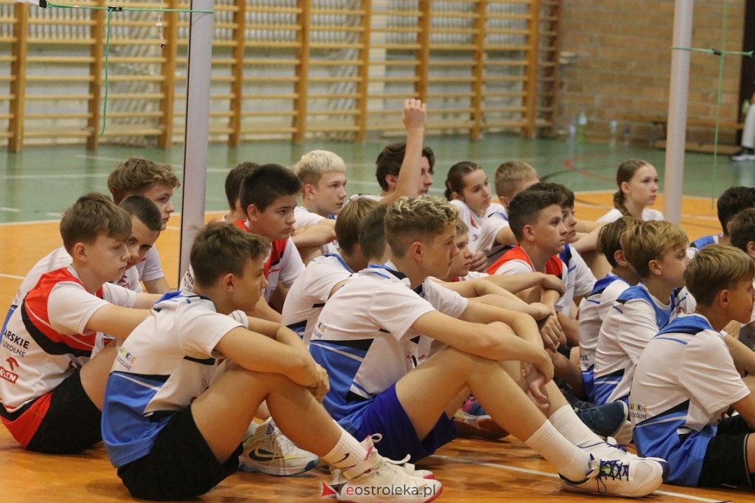 Szkolny turniej w hołdzie Arkowi Gołasiowi [16.09.2024] - zdjęcie #12 - eOstroleka.pl