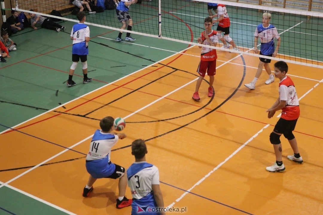 Szkolny turniej w hołdzie Arkowi Gołasiowi [16.09.2024] - zdjęcie #9 - eOstroleka.pl