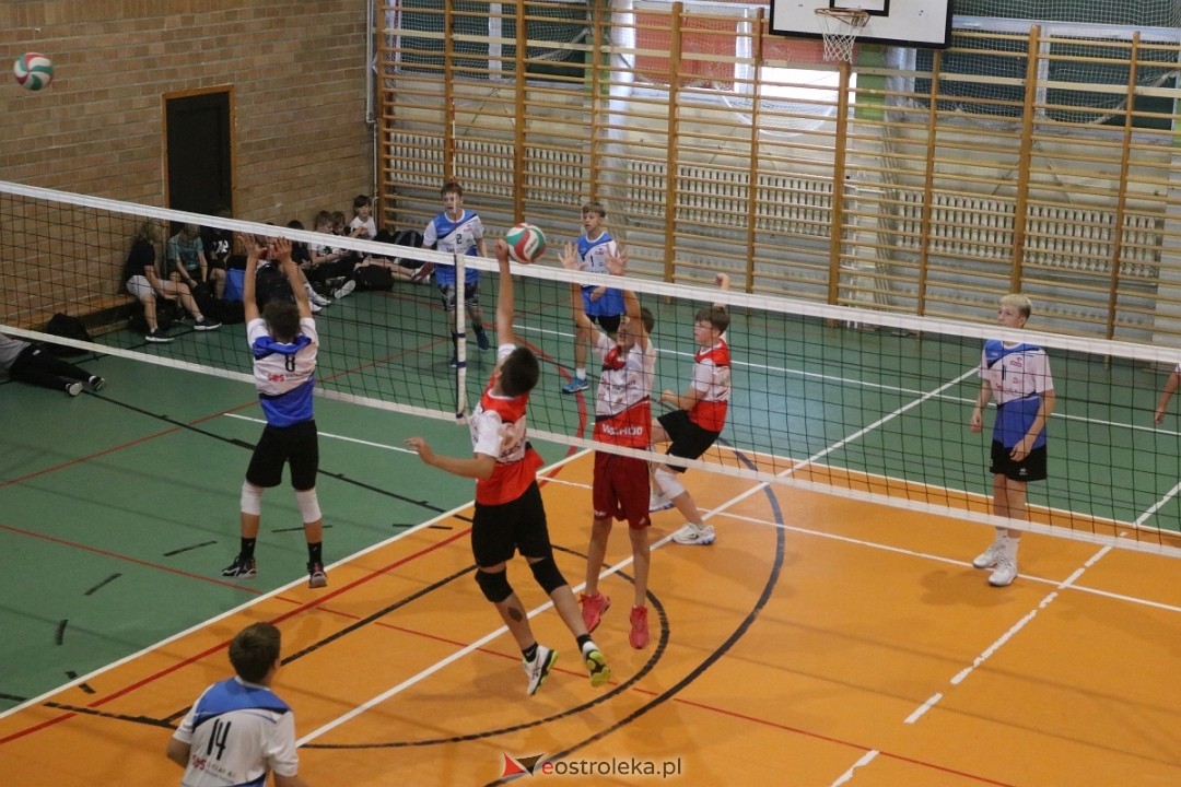 Szkolny turniej w hołdzie Arkowi Gołasiowi [16.09.2024] - zdjęcie #8 - eOstroleka.pl