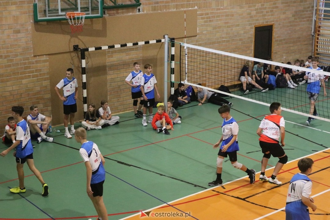Szkolny turniej w hołdzie Arkowi Gołasiowi [16.09.2024] - zdjęcie #7 - eOstroleka.pl