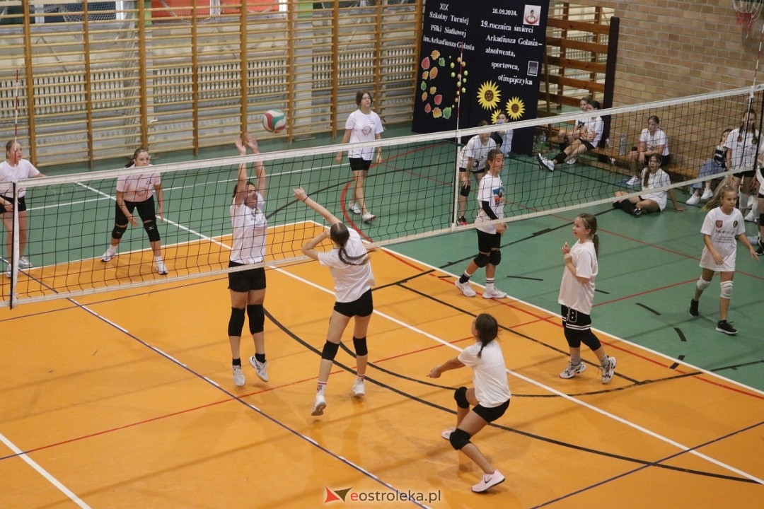 Szkolny turniej w hołdzie Arkowi Gołasiowi [16.09.2024] - zdjęcie #6 - eOstroleka.pl