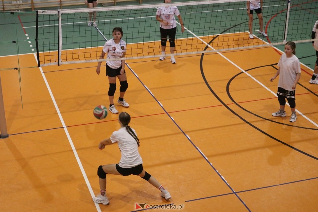 Szkolny turniej w hołdzie Arkowi Gołasiowi [16.09.2024] - zdjęcie #5 - eOstroleka.pl